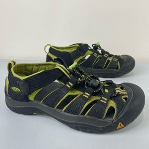 Keen Sandals Newport H2 Black Green Summer Water Beach Youth Size 4 4Y Boys